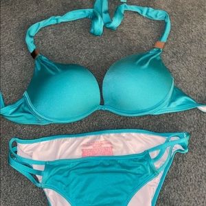 Blue bombshell Victoria’s Secret swimsuit